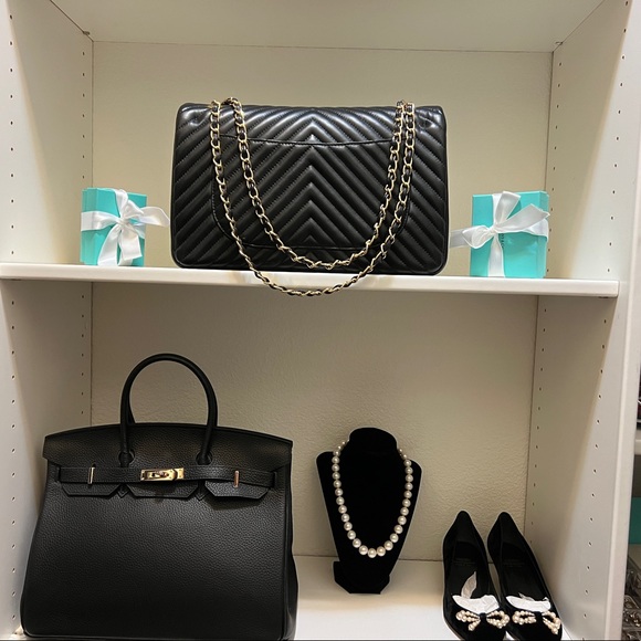 Luxury designer purse. - Picture 8 of 15